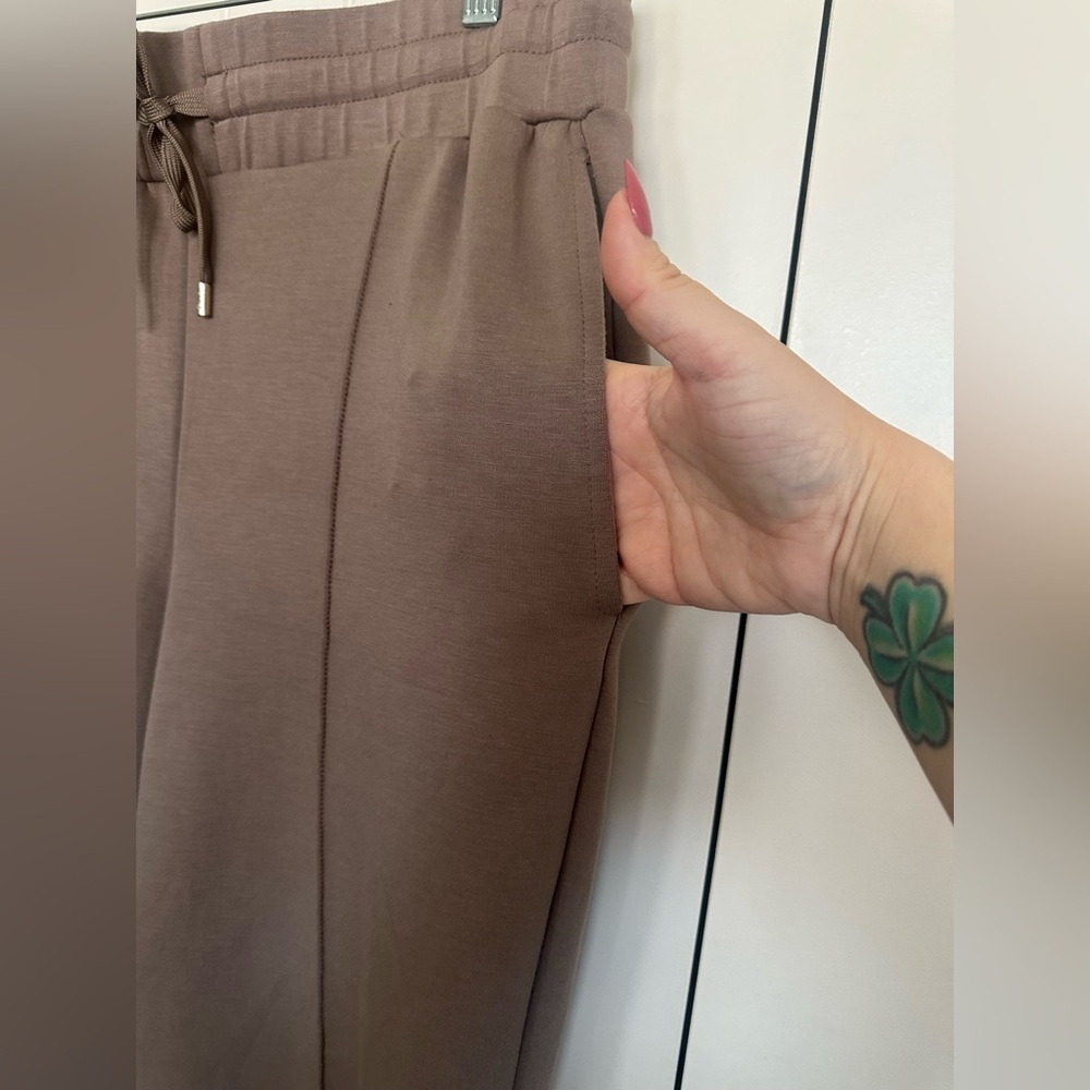 Elie Tahari Taupe Lounge Pants - Picture 3 of 10